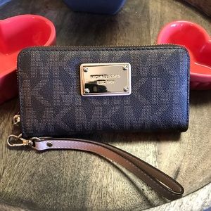 Michael Kors Wallet - zip around